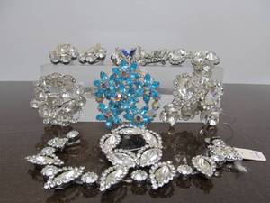lot 79 image: Very nice Lot of Signed Vintage WEISS Costume Jewelry