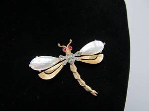 lot 82 image: Signed Vintage 1940s 50s era CROWN TRIFARI Dragonfly Brooch  Pin