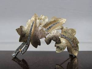 lot 85 image: Signed Vintage 1940s 50s era CROWN TRIFARI Leaf Design Brooch  Pin