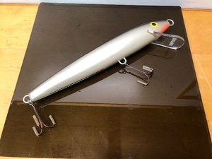 lot 122 image: HUGE Rapala Fishing Lure Display - 29 Long