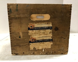 lot 129 image: Vintage 1950s RED OWL Grocery Store Dovetailed Wood Advertising Shipping Crate