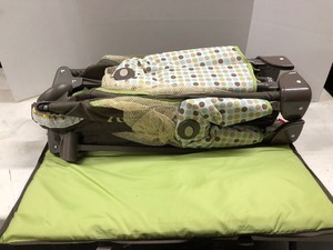 lot 130 image: Like-New or Brand New GRACO Folding Portable Playpen