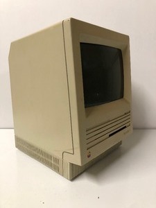 lot 168 image: Vintage MACINTOSH SE Computer