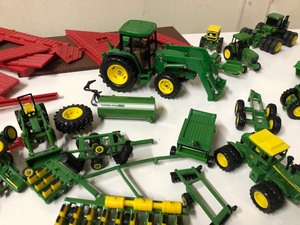 lot 185 image: Large Group Diecast John Deere Farm Toys & Playset