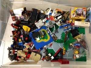 lot 186 image: Tub Full of Legos 