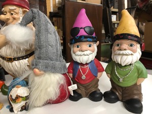 lot 190 image: Large Collection of Assorted Gnomes 