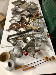 lot 192 image: Large Lot of Vintage Kitchen Items