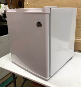 lot 247 image: Super Clean IGLOO Mini Fridge
