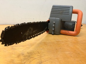 lot 259 image: Working 16 Corded Chainsaw