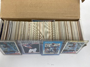 lot 281 image: Box FULL of KIRBY PUCKETT Baseball Cards