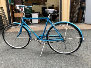 lot 302 image: Very Cool Vintage SCHWINN BREEZE Blue Bicycle