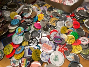 lot 296 image: HUGE Unsearched Estate Lot of Vintage Pinback Buttons
