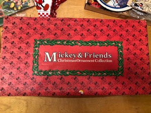 lot 292 image: Large Group of Vintage etc DISNEY Collectibles 