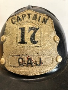 lot 326 image: Orig Vintage 1930s Firefighter Captains Helmet