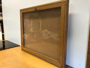 lot 335 image: Quartet Countertop Display Case