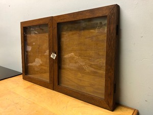 lot 336 image: Vintage Countertop or Wall Display Case