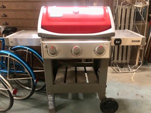 lot 339 image: Nice Working WEBER GS4 Grill - Red