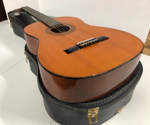 lot 352 image: Nice Vintage HARMONY Model H6144 Acoustic Guitar wCase
