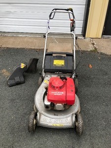lot 387 image: Working HINDA Model HR215 Lawnmower
