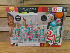 lot 148 image: FAO Schwarz Tasty Towers Castle Blocks Building Set - 45pcs