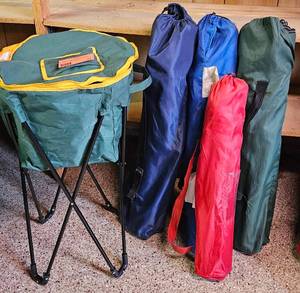 lot 64 image: Outdoor Folding BeachCamp Chairs - 4 folding chairs and one portable cooler