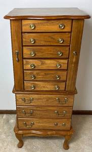 lot 17 image: Solid Oak Tall Jewelry Hutch