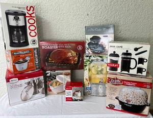 lot 36 image: Kitchen Small Appliance Bundle - 10 pieces