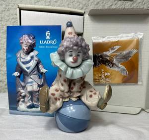 lot 7 image: Lladro 05813 Having A Ball