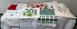 lot 49 image: Vintage Linen Collection - Embroidered Linens and Vintage Tablecloths