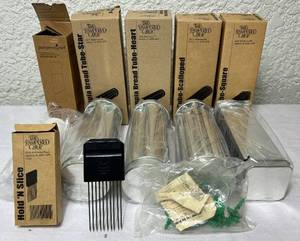 lot 65 image: Pampered Chef Bundle - Kitchen Spritzer, Hold N Slice and Bread Tubes