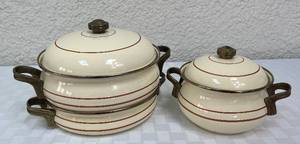 lot 35 image: Vintage M. Kamenstein - 5 pc Ivory Enameled Set with brass handles