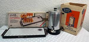 lot 40 image: Vintage Broil King Deluxe Hot Electric Tray and Mirro-Matic Electric Percolator