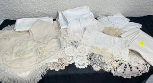 lot 51 image: Vintage Tableclothes, Doilies, Table Runners and more