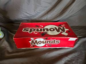 lot 31 image: Box of 36 Mounds candy bars Best By 22024