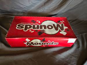 lot 32 image: Box of 36 Mounds candy bars Best By 22024