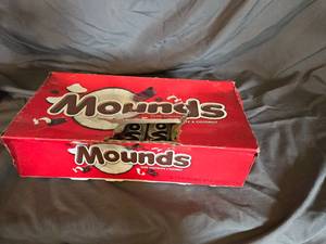 lot 33 image: Box of 36 Mounds candy bars Best By 22024