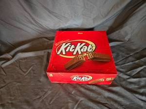 lot 6 image: Box of 36 Bars of KitKat regular size Best By 92024