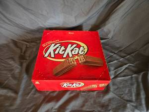 lot 7 image: Box of 36 Bars of KitKat regular size Best By 52024
