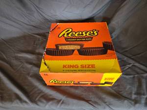 lot 4 image: Box of 24 King size Reeses Best By 82024
