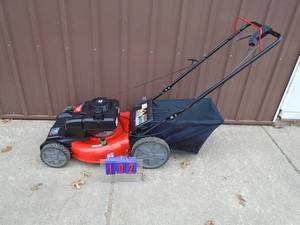 Craftsman fwd 22 lawn mower with replcaement bagger. Tested & works. As shown.