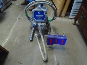 Graco magnum airless sprayer with hose. No gun. As shown.