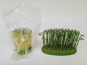 lot 61 image: Mid Century BLUE RIBBON Flower Holders