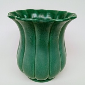 lot 47 image: Vintage RED WING Vase #754