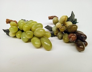 lot 49 image: Vintage Natural Jade Grapes