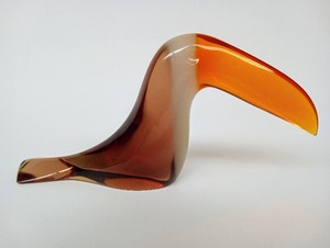 lot 44 image: Mid Century Lucite Toucan Sculpture by ABRAHAM PALATNIK