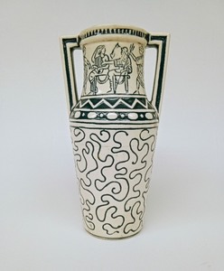 lot 45 image: Vintage RED WING Double Handled Vessel