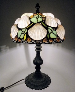 lot 39 image: Vintage Clamshell and Iridescent Glass Mosaic Table Lamp 