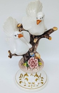lot 68 image: CAPODIMONTE Porcelain Dove Statue - ITALY