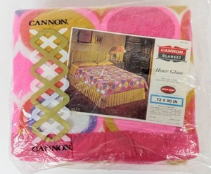 lot 73 image: Retro CANNON Blanket NOS
