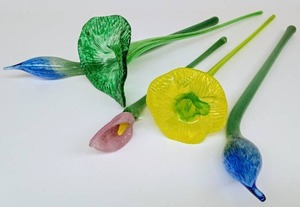 lot 74 image: Large Art Glass Flowers - BELLEAU